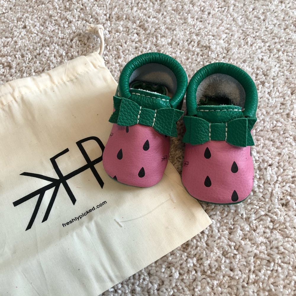 Freshly Picked size 2 watermelon Moccasins